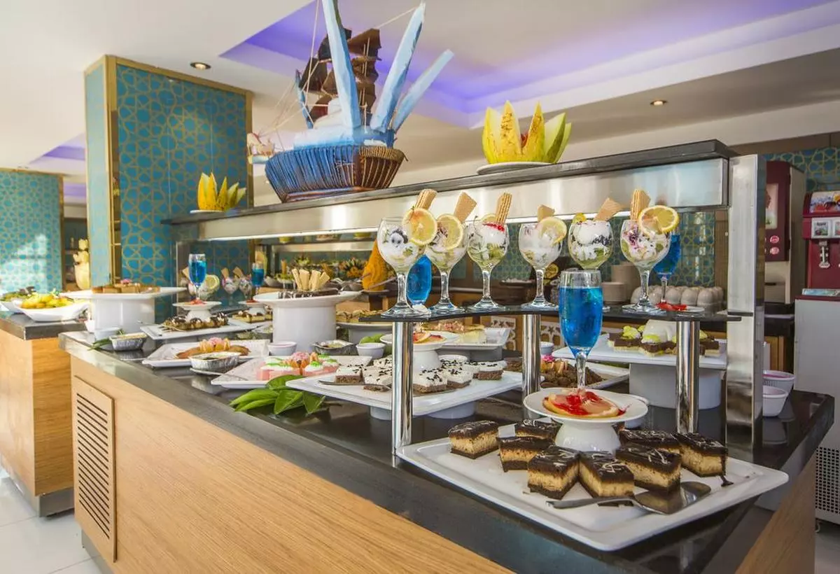 Kleopatra Atlas Hotel food (Copy).jpg